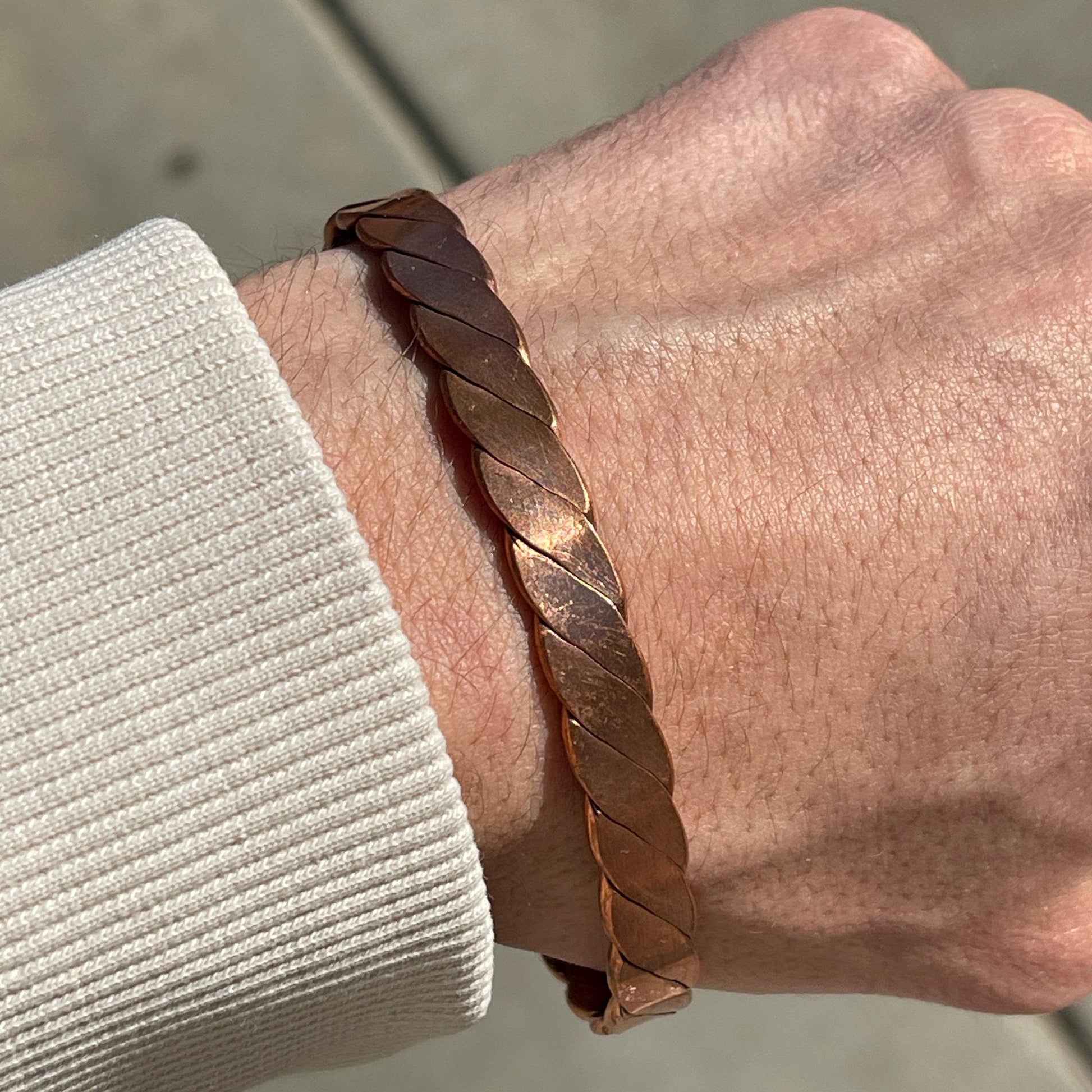 Elegant Pure Copper Magnetic Therapy Bracelet for Pain Relief & Healing Adjustable Stylish