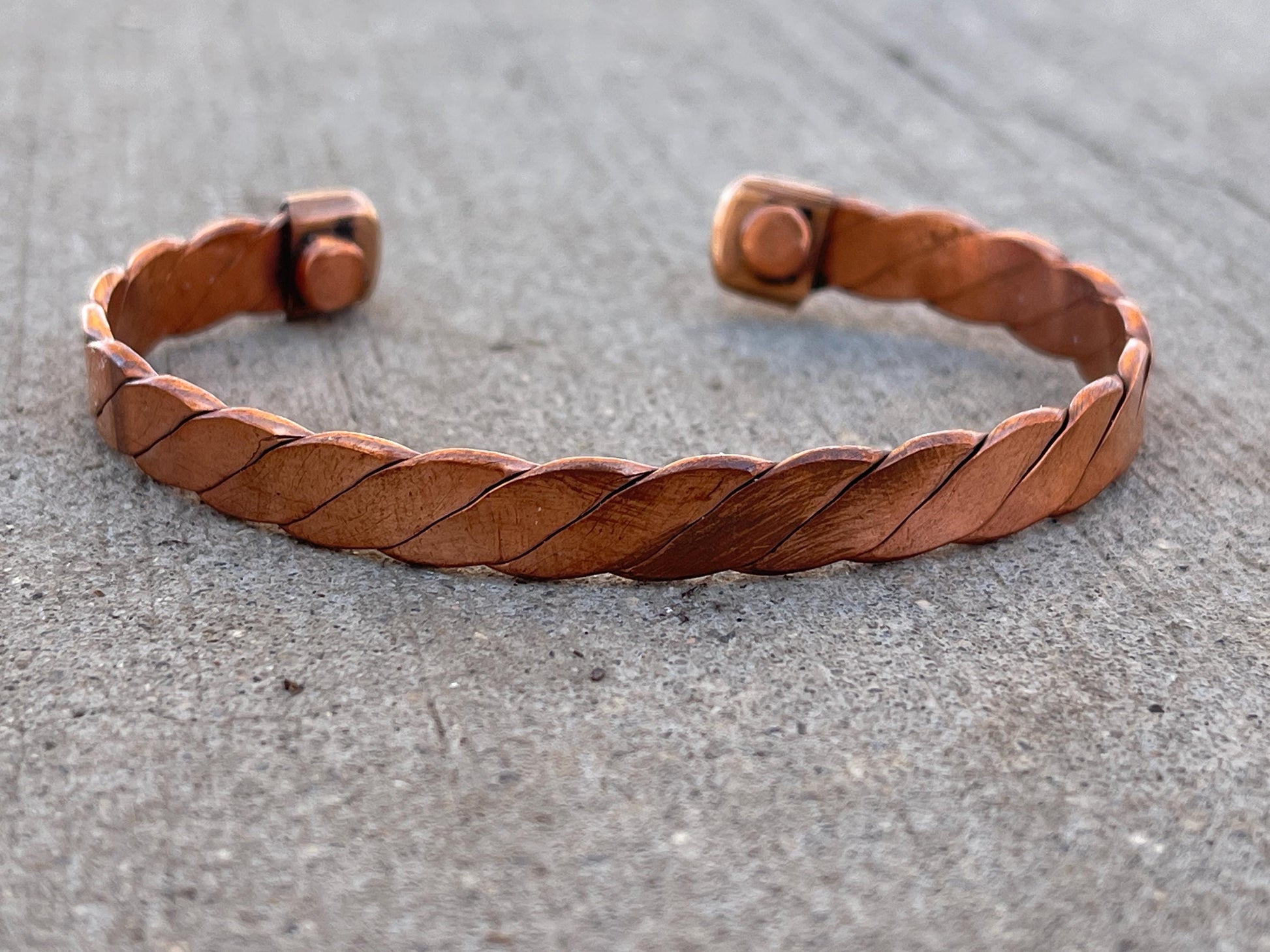 Elegant Pure Copper Magnetic Therapy Bracelet for Pain Relief & Healing Adjustable Stylish