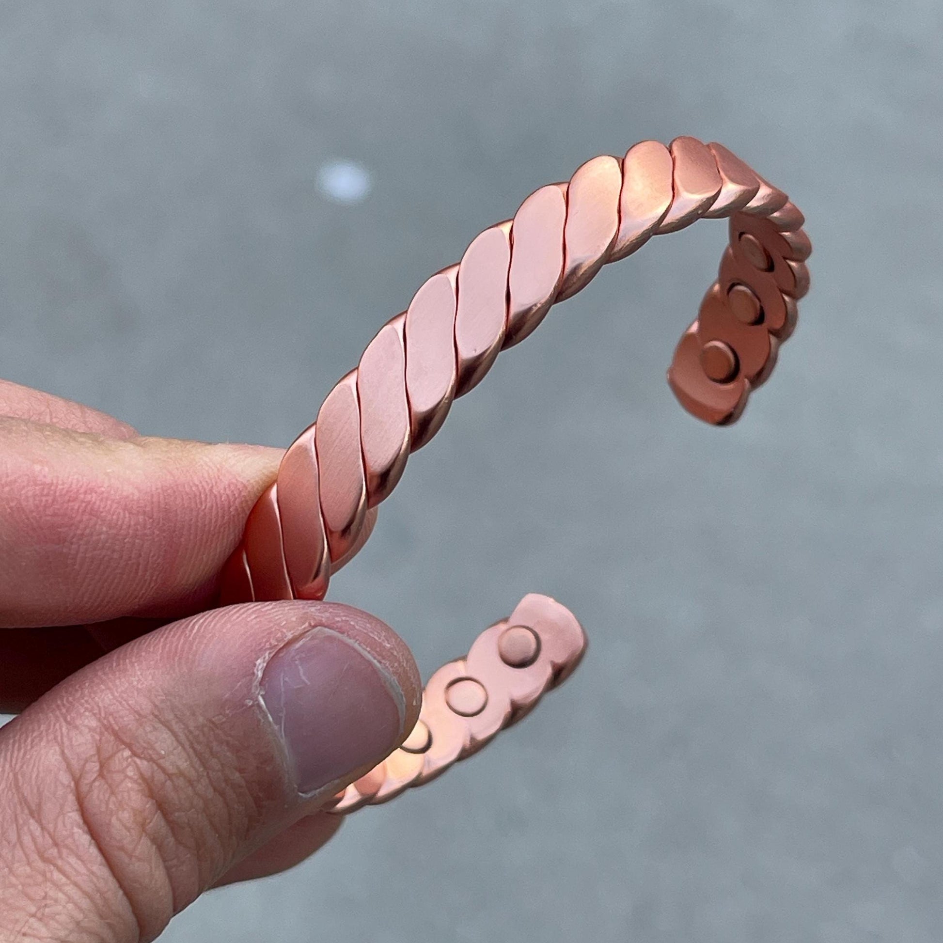 Elegant Pure Copper Magnetic Therapy Bracelet for Pain Relief & Healing Adjustable Stylish