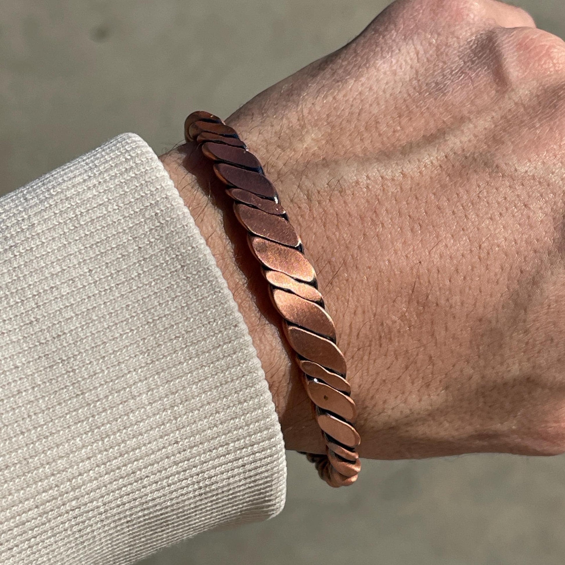 Elegant Pure Copper Magnetic Therapy Bracelet for Pain Relief & Healing Adjustable Stylish