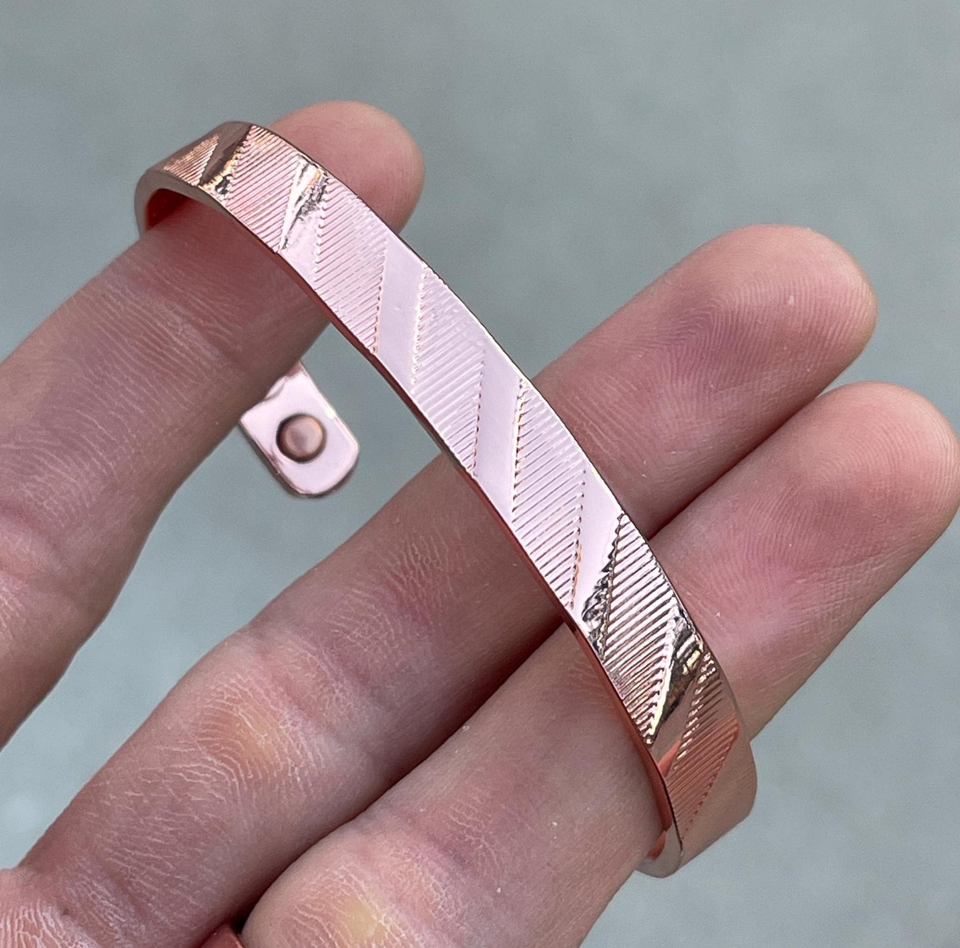 Elegant Pure Copper Magnetic Therapy Bracelet for Pain Relief & Healing Adjustable Stylish