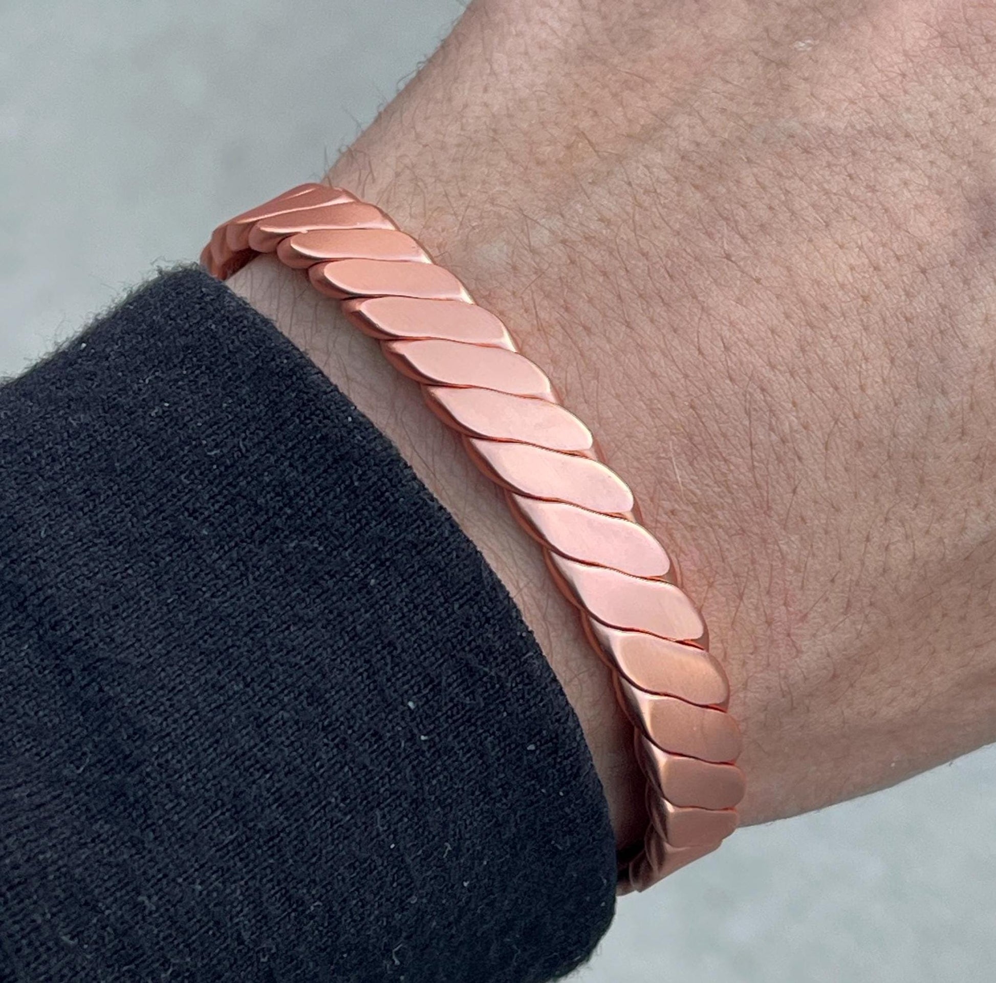 Elegant Pure Copper Magnetic Therapy Bracelet for Pain Relief & Healing Adjustable Stylish