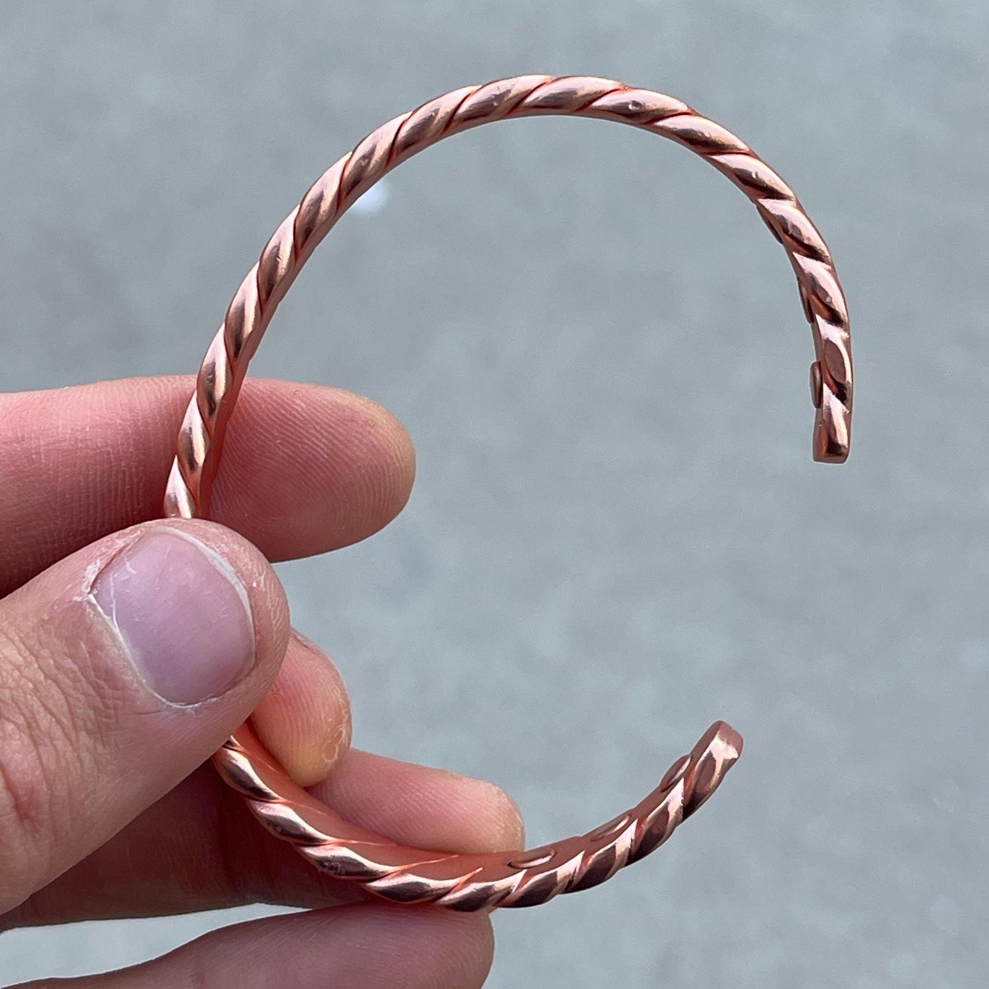 Elegant Pure Copper Magnetic Therapy Bracelet for Pain Relief & Healing Adjustable Stylish