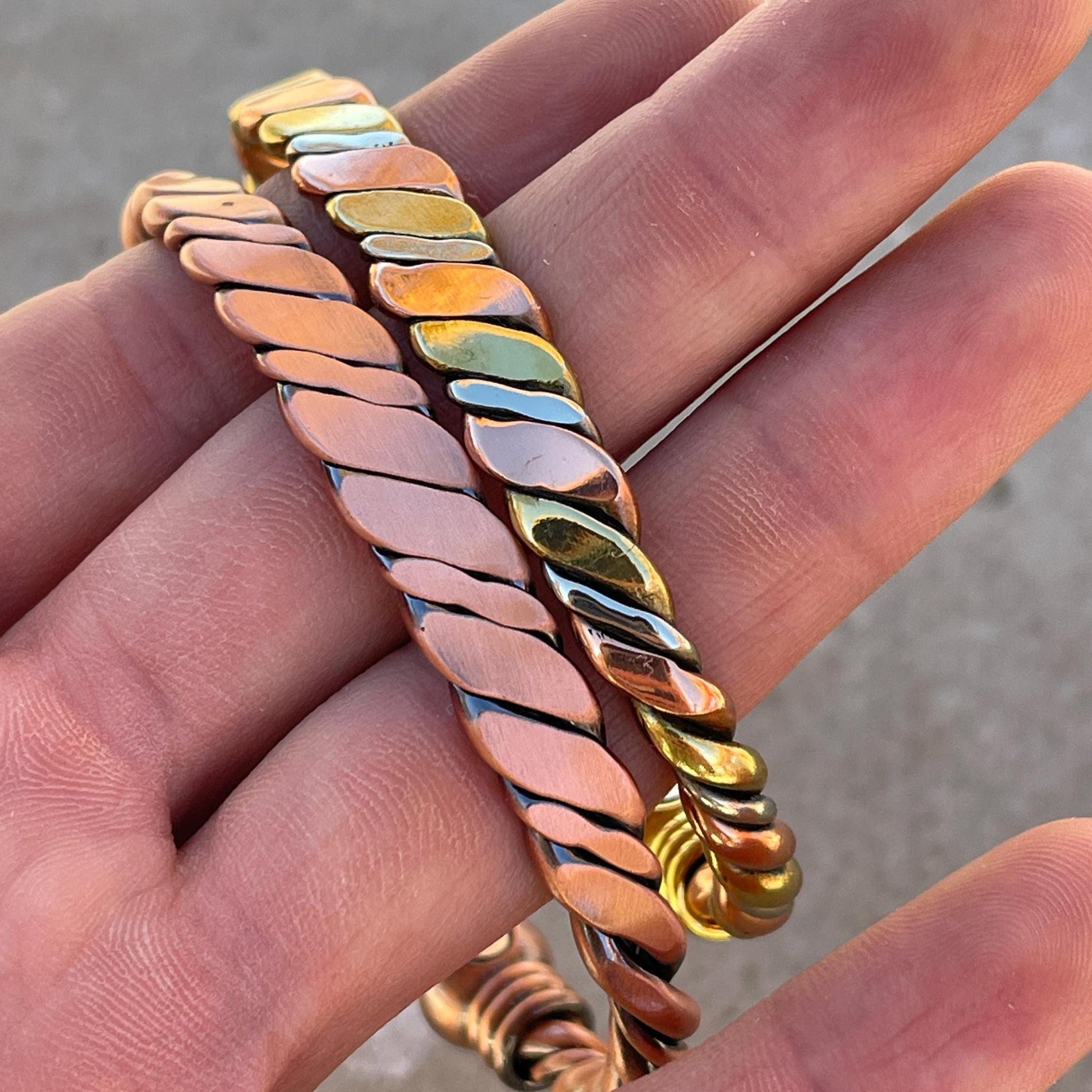 Elegant Pure Copper Magnetic Therapy Bracelet for Pain Relief & Healing Adjustable Stylish